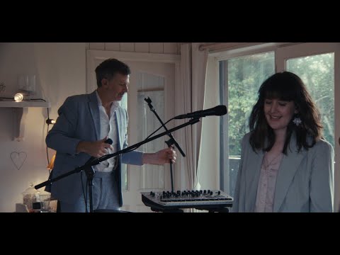 HousePlants - No Stopping Me (Live At The Beekeepers)