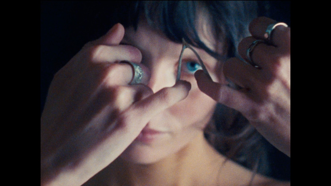 Clara Mann - Wishbone (Visualiser)