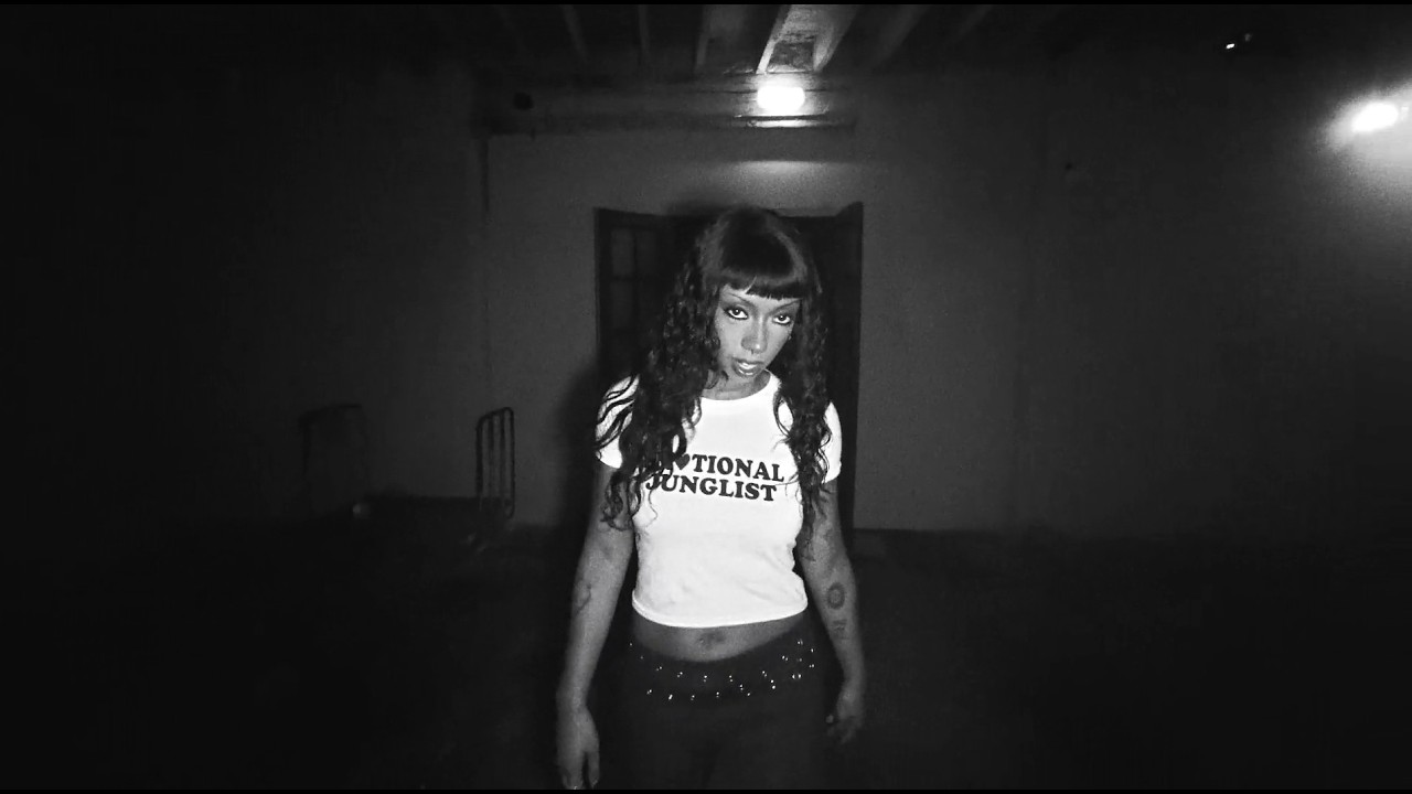 Nia Archives - There Goes Ma Head (Official Video)