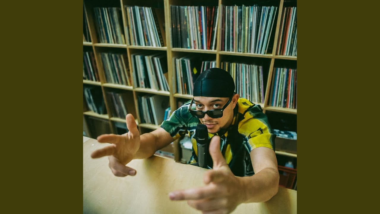 Radio (feat. Tomike)