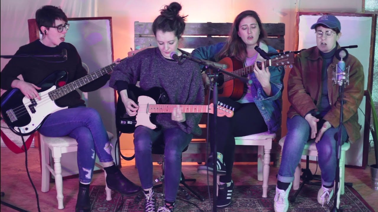 Pillow Queens - Favourite (Acoustic)