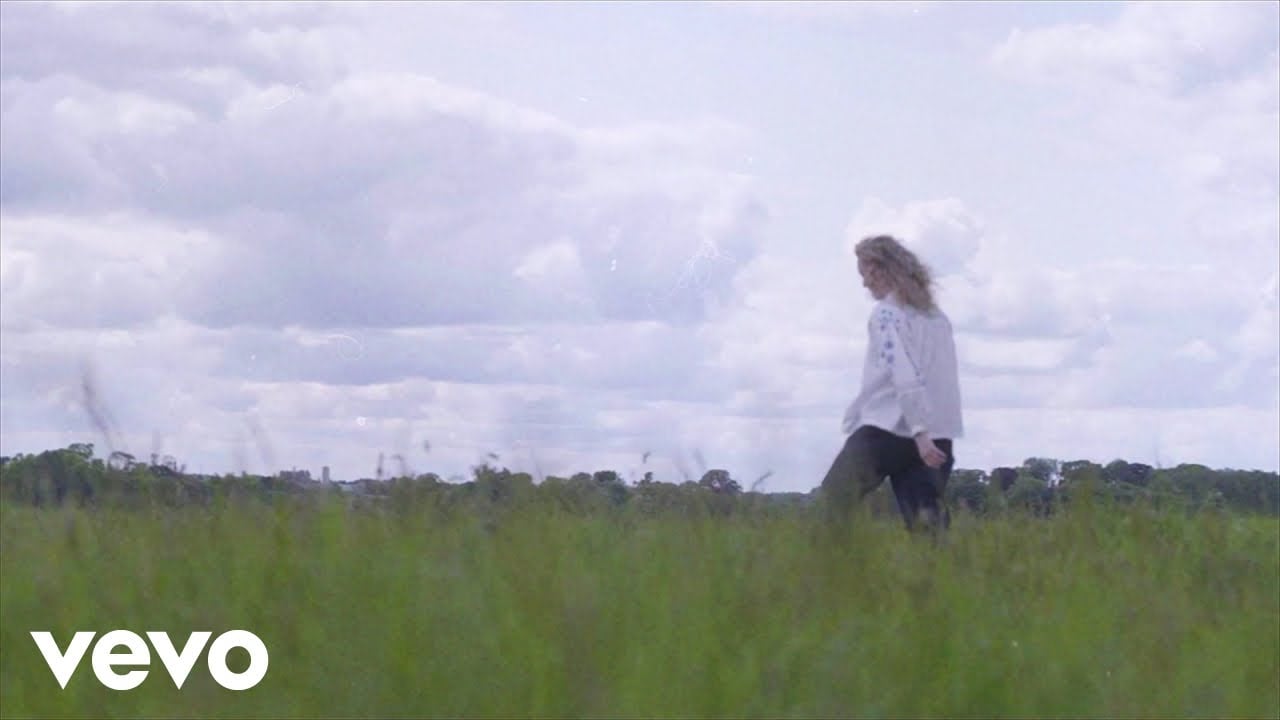 Niamh Bury - Who Am I To Tell Him? (Lyric Video)