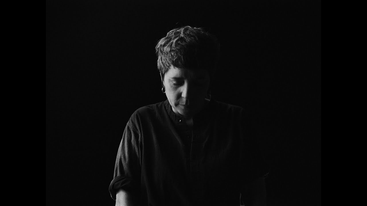 Lisa O'Neill - The Wind Doesn't Blow This Far Right