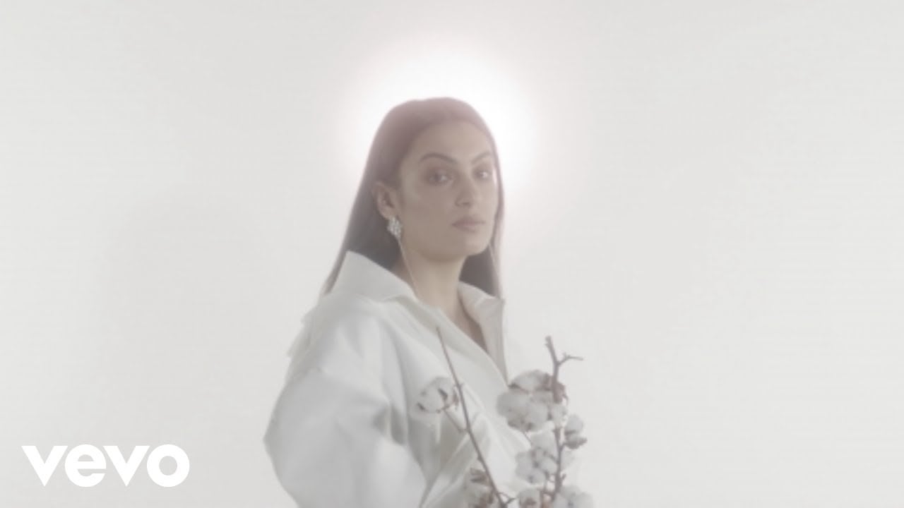 Niomí - Snow (Official Music Video)