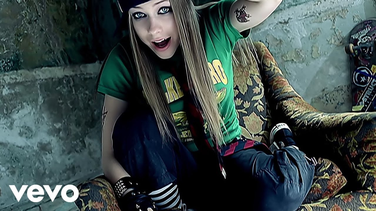 Avril Lavigne - Sk8er Boi (Official Video)
