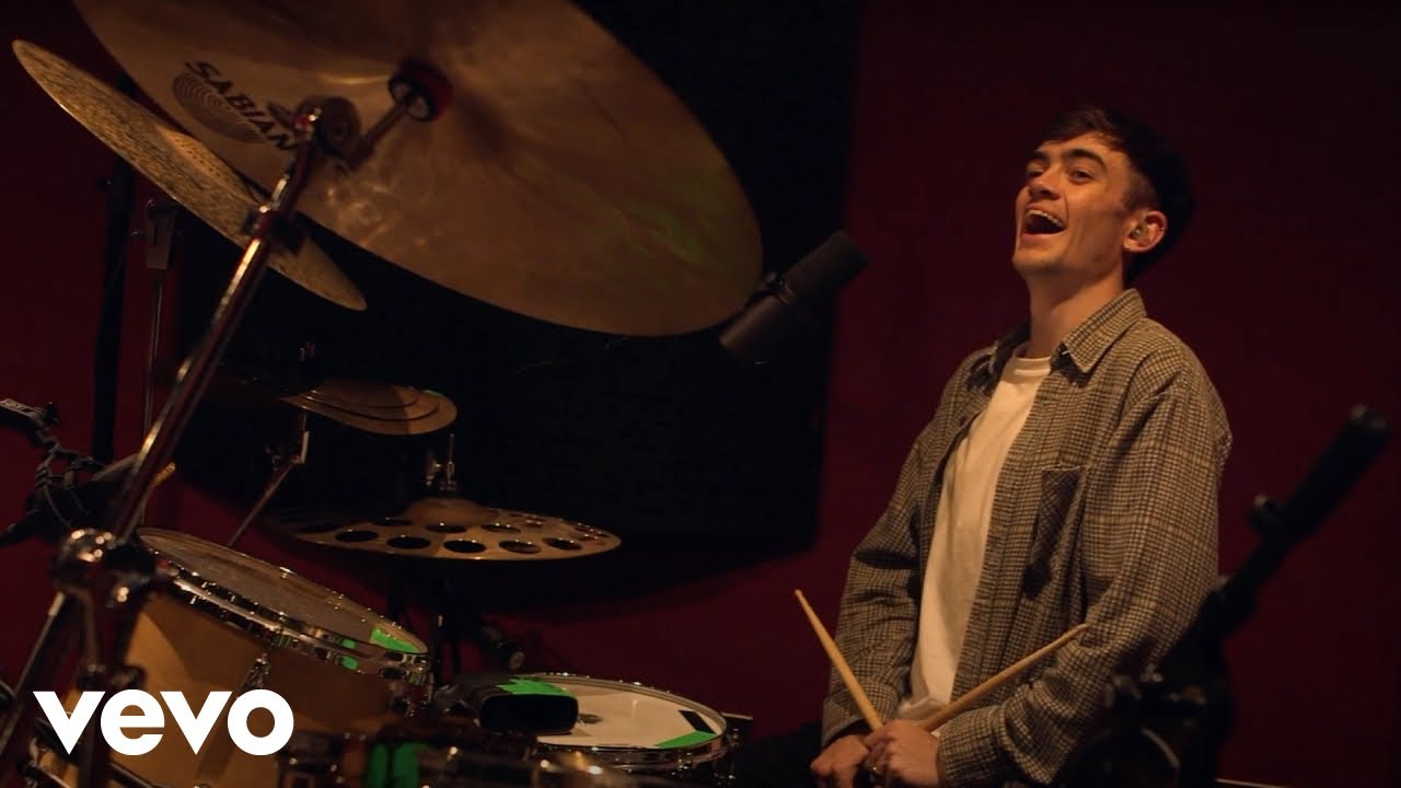 Alex Gough - FOREVER CLASSIC (Live At The Clinic)