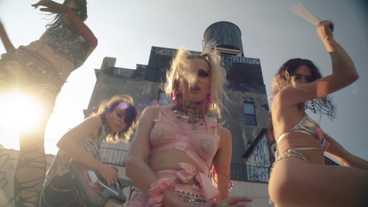 cumgirl8 - ahhhh!hhhh! (i don't wanna go) [official video]