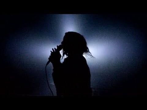 Empress Of - "How Do You Do It"