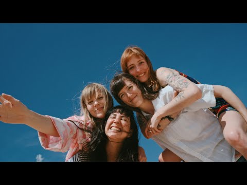 Los Bitchos - Don't Change (Official Video)
