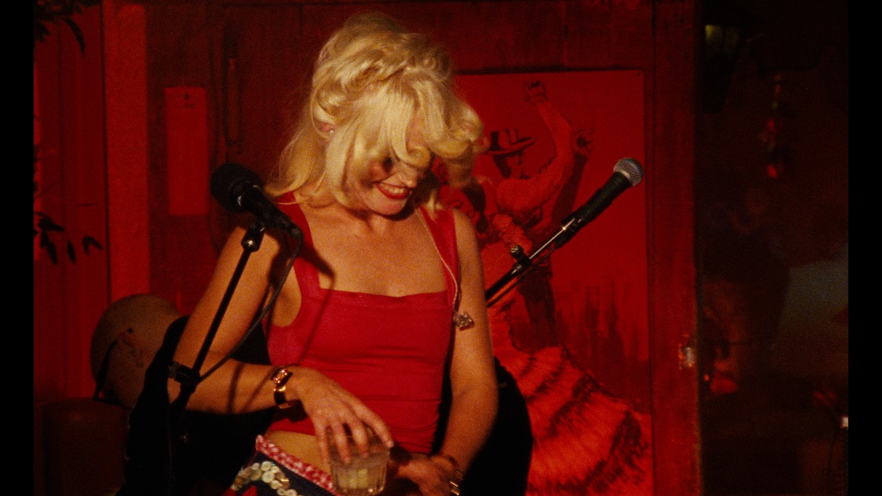 Amyl and The Sniffers - Chewing Gum (Live from El Coyote) - Official Music Video