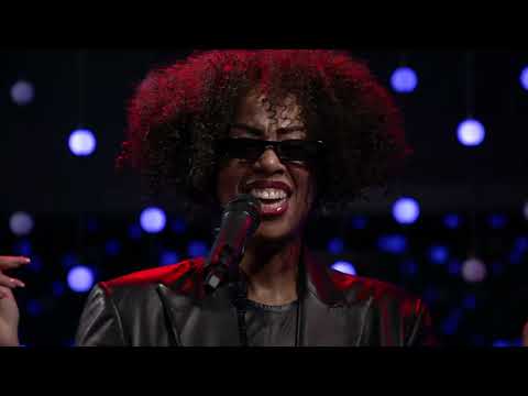 Rochelle Jordan - DANCING ELEPHANTS (Live on KEXP)