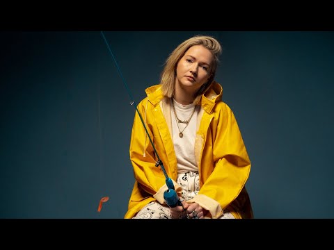 Ailbhe Reddy - A Mess (official video)