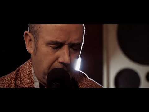Jinx Lennon Live at Guerrilla Sessions with Ray Wingnut