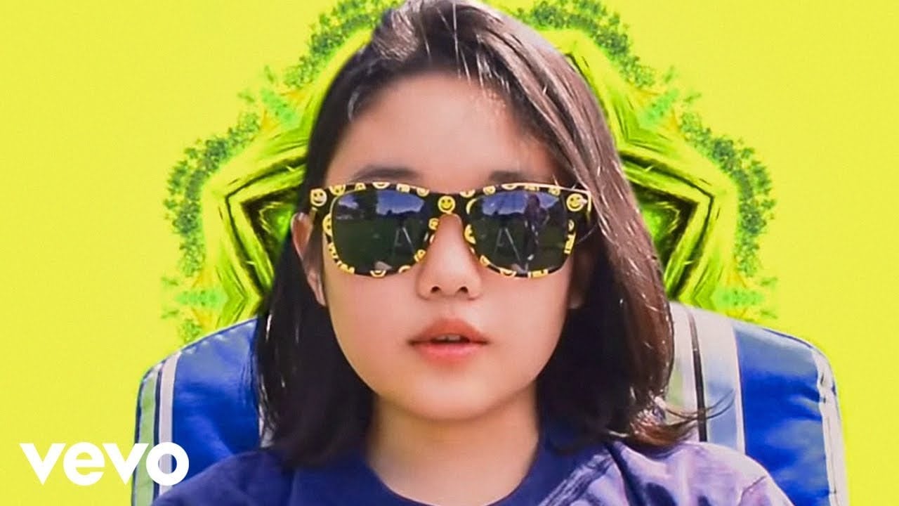 Superorganism - Everybody Wants To Be Famous (Official Video)