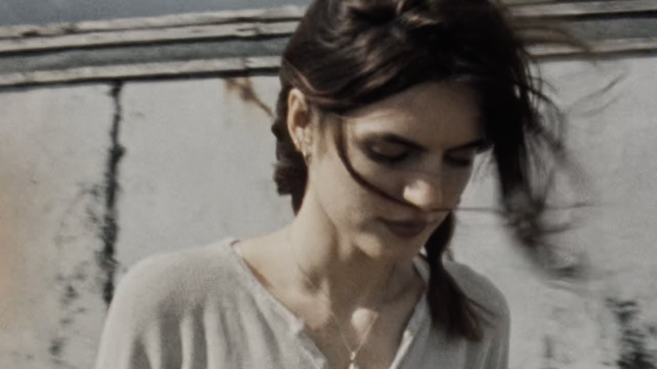 Gretel - Squish (Official Visualiser)