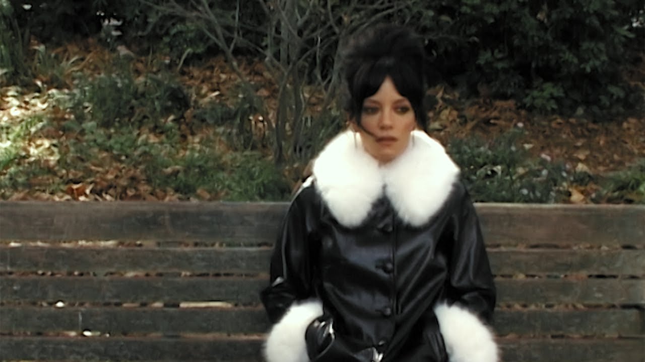 Lily Allen - Tennis (Visualiser)