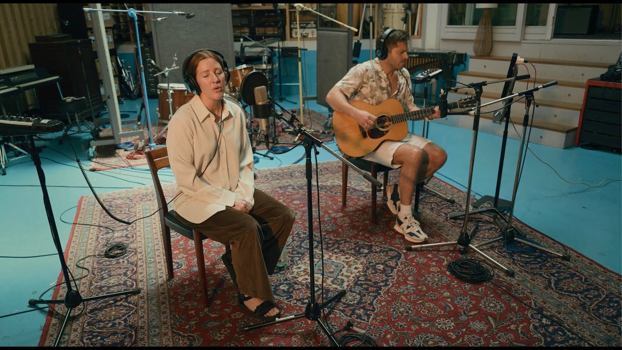 Ellie Goulding - Shark Eyes (Studio Session)