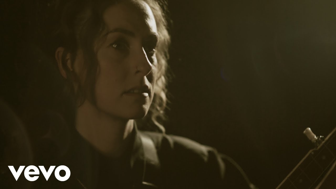 Niamh Bury - Bite The Bridle (Live)