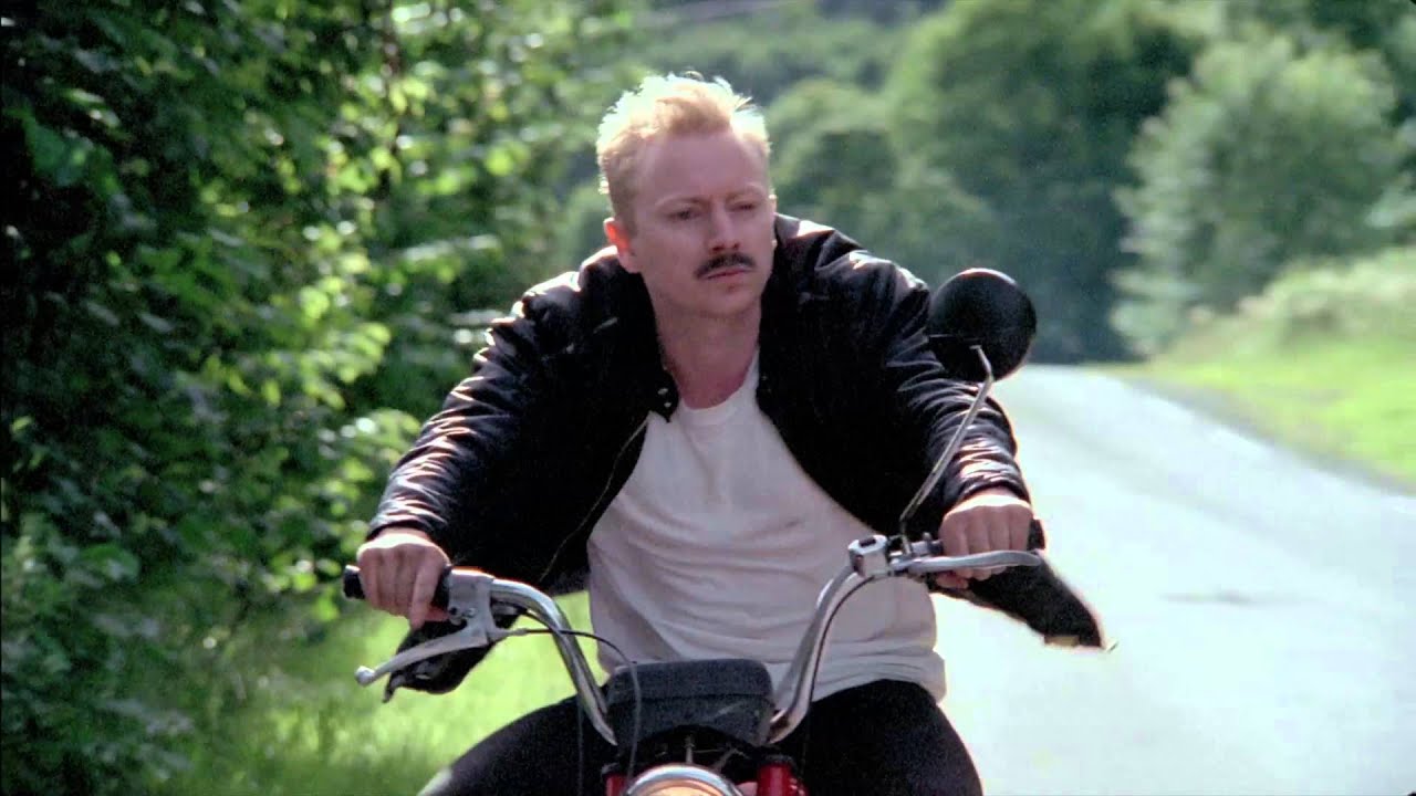 hubbabubbaklubb - Mopedbart [Official Video]
