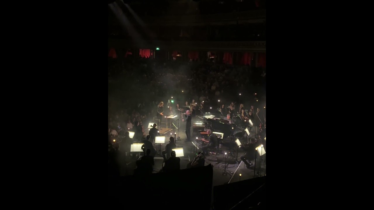 Ára bátur, Live in London