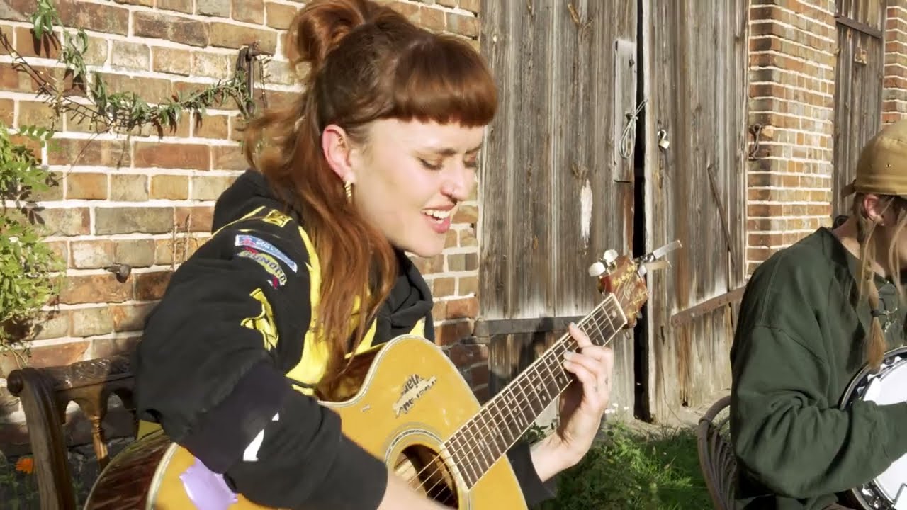 Caoi de Barra - Loneliness, What Is This? (Live at the Cow Walk Sessions)