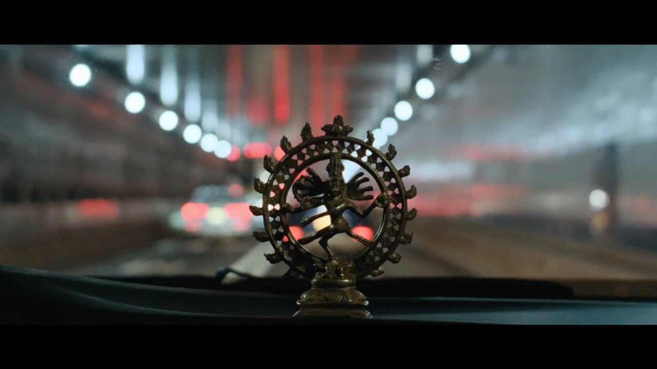 VAMPIRE WEEKEND – MARY BOONE (OFFICIAL VISUALIZER)