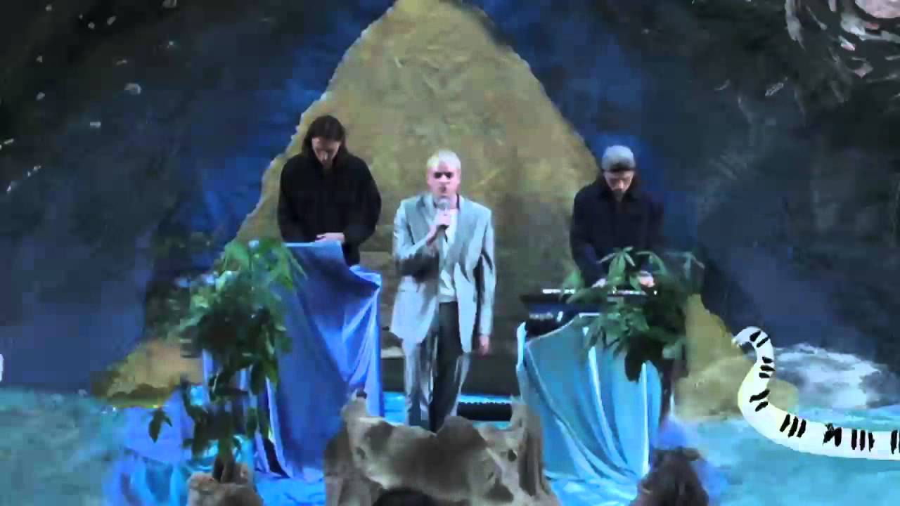 Ménage à Trois ~ Don't Break My Heart ~ Live at Manchester Art Gallery