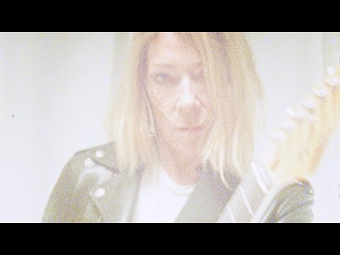 Kim Gordon- "I'm a Man" (Official Music Video)
