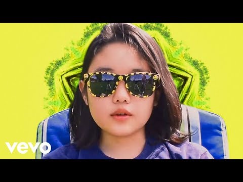 Superorganism - Everybody Wants To Be Famous (Official Video)